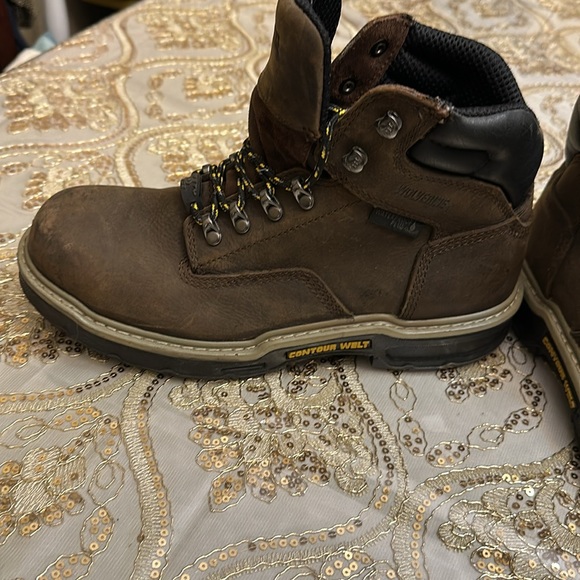 Wolverine mens boots size 8 US. Steel toe lightly warn small scuff on steel toe - Picture 2 of 11
